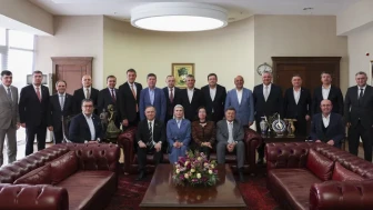 CHP Lideri Özgür Özel, İl Belediye Başkanları ile Bir Araya Geldi
