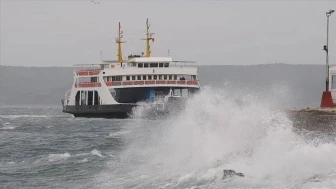 Marmara Denizi'nde Fırtına Alarmı: Tüm Seferler İptal Edildi!