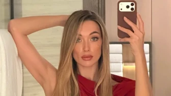 Penny Lane'in Yeni Bikini Özçekimi, Kusursuz Vücudunu Öne Çıkarıyor