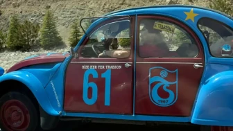 Bordo-Mavi Klasik Araç Eskişehir-Afyon Yolu'nda Podyuma Çıkıyor!