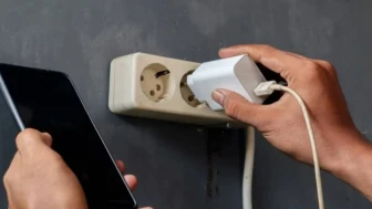 Sabaha Kadar Şarjda Bırakmak, Akıllı Telefonlar İçin Tehlike Oluşturuyor!