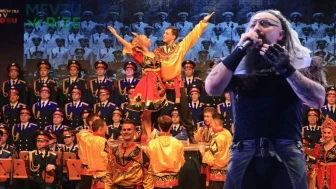Hayko Cepkin ve Kızılordu Korosu aynı sahnede buluşacak