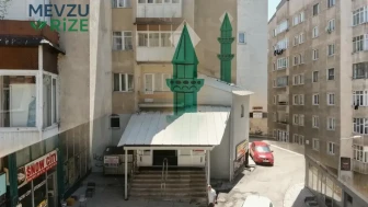 "Erzurum Yakutiye'deki Cami: Sınırlı Alan Nedeniyle 3 Santim Kalınlığında Minare Duvara Entegre Edildi"