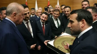 Erdoğan, AK Parti Rize Merkez İlçe Başkanlığı'nı kabul etti: Türkiye Yüzyılı vurgusu!