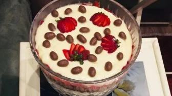 Yaza özel kolay tatlı: Trifle tarifi! Şerbetli tatlıları unutturacak