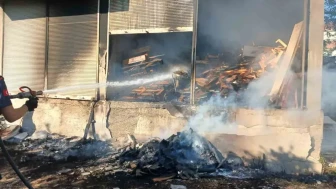 Depoda Çıkan Yangın Mahallede Korku Dolu Anlar Yarattı