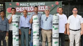 Manisa'da Çilek Üreticileri İçin Malç Naylonu Desteği Verildi