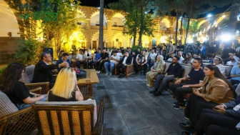 Özgür Özel, Diyarbakır'da Gençlerle Bir Araya Geldi: "Hedefim, Siyasi Engelleri Aşarak İktidar Yürüyüşümü Sürdürmek"