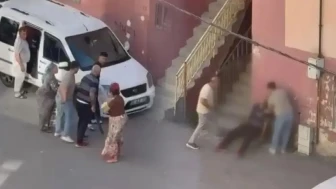 Kiracı dehşeti: İstanbul'da ev sahibi bıçaklandı, anlar kameraya yansıdı!