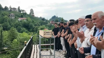 Rize’deki feci kazada hayatını kaybeden kadın toprağa verildi