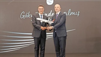 Uçak Parçalarından Üretilen Benzersiz Kredi Kartı Tasarımı Tanıtıldı!