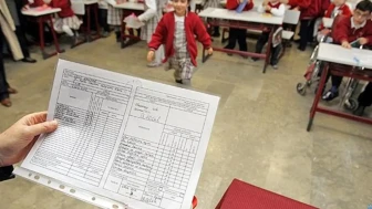 Karneler Ne Zaman Dağıtılacak? Öğrenciler Saat Kaçta Beklemeli?