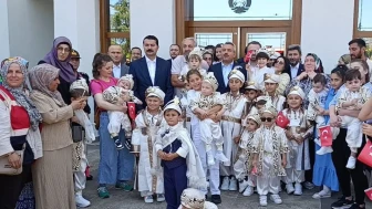 Rize Valisi İhsan Selim Baydaş, Sünnet Çocuğunu Makam Aracıyla Şehir Turuna Çıkardı