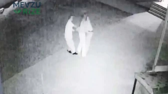 Cami avlusunda uygunsuz yakalandılar imamı dövdüler!