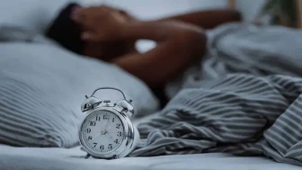 Bilim insanları yanıtladı: Hafta sonu fazla uyumak uykusuzluğu telafi ediyor mu?