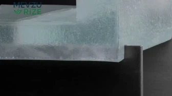 Rest Chair: Dökme Cam ve Çeliğin Şıklığıyla Buluştu