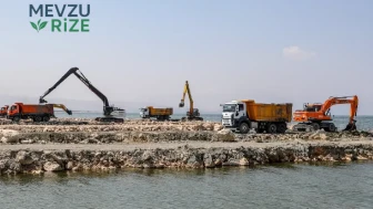 İş Makineleri Gölden Çıkarıldı: Milyonlarca Ton Çamur Temizlendi