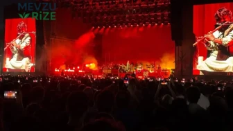 Gorillaz İstanbul'u Coşturdu: Damon Albarn, Hayranlarıyla Sahada Buluştu!