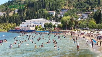 Zonguldak ve Kocaeli'de sıcak havadan bunalanlar plajlara akın etti