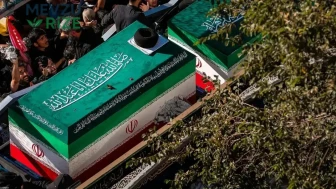 Ali Hamaney'e Son Görev: Naaşı İmam Rıza Türbesi'nde Törensel Olarak Defnedildi