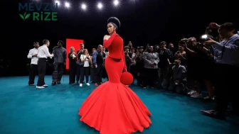 Paris Haute Couture'da Ünlüler Şöleni: Bad Bunny, Sabrina Carpenter ve Cardi B Sahne Aldı!
