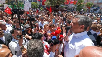 Yeni Partinin Logosu İçin Sipariş Verildi: Kırmızı ve Beyaz Renklerle Tasarlanacak!