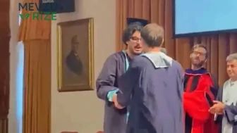 Boğaziçili öğrenci 'paraşüt akademisyen' ile fotoğraf çektirmedi, diplomasını söküp aldı
