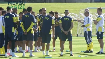 Fenerbahçe'de Sözleşme İhtilafı: Oyuncu Yönetimle Yüz Yüze Görüşecek