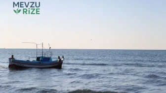 Denizde Tekne Alabora Oldu: 6 Kişiden 3'ü Kurtarıldı, 3 Kişi Kayıp!