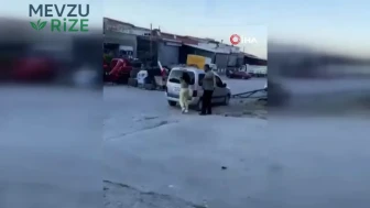 Afyonkarahisar’da genç kadın sinirlendiği erkek arkadaşının aracına çekiçle saldırdı