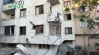 Küçükçekmece'de Yıkım Korkusu: Bir Bina Yan Apartmana Devrildi!
