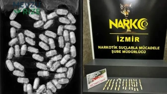 İzmir Havalimanı'nda Uyuşturucu Operasyonu: Midesinde 50 Kapsül Metamfetamin Taşıyan Kurye Tutuklandı