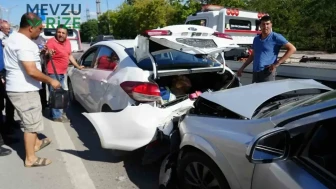 Yavaşlayan trafik zincirlemeye kazaya sebep oldu: Biri çocuk üç kişi yaralandı