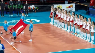 Kızlar, Neler Oluyor Size Böyle?