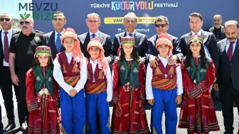 Van Kültür Yolu Festivali Kapılarını Açtı: 9 Gün Boyunca Konserler, Sergiler ve Gastronomi Tadımları Yönetilecek!