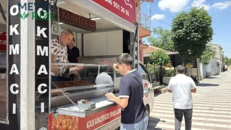 Boşanma Sevincini Lokma Dağıtarak Kutladı: "Kurtuldum" Mesajıyla Dikkat Çekti!