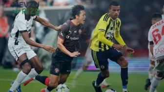 "Türk Futbolunun Avrupa'daki Yükselişi: Fenerbahçe, Galatasaray, Beşiktaş, Trabzonspor ve Başakşehir'in UEFA Sıralamasındaki Durumu"