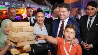 Trabzon'da 'Mahalle Şenlikleri' Coşkuyla Kutlandı: Unutulmaz Anların Yaşandığı Bir Gece!