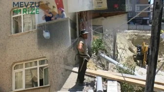 İnşaat Faaliyetleri Sırasında Yan Bina'nın Merdiveni Çöktü, Vatandaşlar Dairelerinde Kapana Kısıldı!