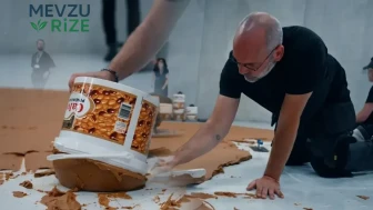 Hollanda'da Sanat Dünyasına Unutulmaz Bir Veda: Ünlü Sanatçı İçin 360 Kilogram Fıstık Ezmesiyle Anma Töreni Gerçekleşti