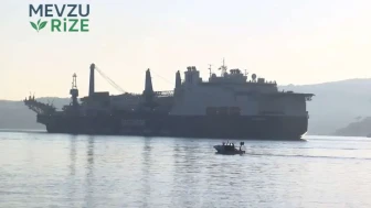 İstanbul Boğazı, 325 metre uzunluğundaki dev gemi nedeniyle çift yönlü trafiğe kapatıldı.