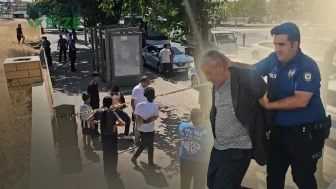 Şanlıurfa'da Durakta Silahlı Saldırı: Saldırgan Ekiplerin Gelişini Bekleyerek Teslim Oldu