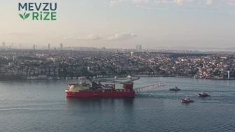 215 metrelik dev gemi İstanbul Boğazı'nda: Gemi trafiği askıya alındı