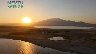 Adilcevaz'da Gün Batımı: Arin Gölü ve Süphan Dağı'nın Güzelliği Büyülüyor!