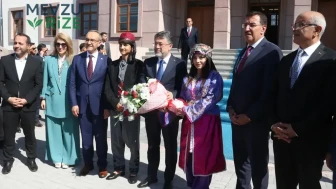 "Tarım Bakanı Yumaklı: Türkiye, Kayısı Üretiminde Dünya Lideri!"