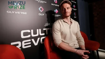 Kerem Bürsin, Bakü'de uluslararası bir ödül alarak Walk of Fame'e adını yazdırdı!