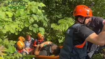 İş Makinesi Uçuruma Düştü, Operatör Yaralandı