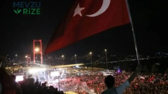 Ünlüler 15 Temmuz'da Demokrasiye Sahip Çıktı: Duygusal Paylaşımlar Öne Çıktı