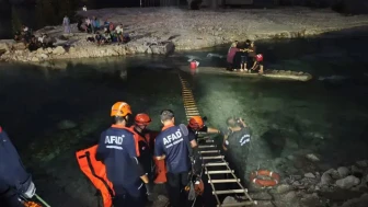 Adacıkta Piknik Yaparken Mahsur Kalan 32 Kişi Kurtarıldı!
