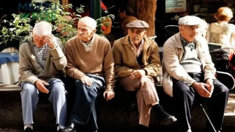 Emeklilere Müjdeli Haber: MHP'li Yetkili, Yeni Düzenlemenin Yolda Olduğunu Duyurdu!